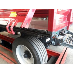 Zebra guiding the hinges of the Wielton Agro trailer