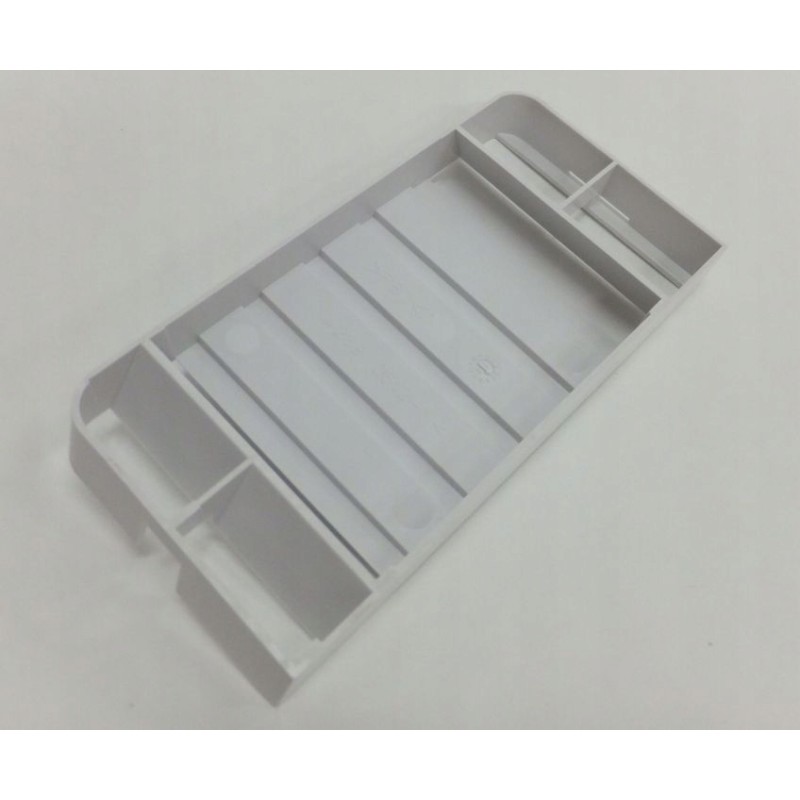 Ventilation grille covering the L100 Dometic grille