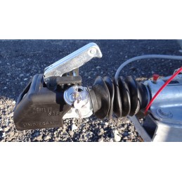 Locking protection of the tow truck trailer hitch