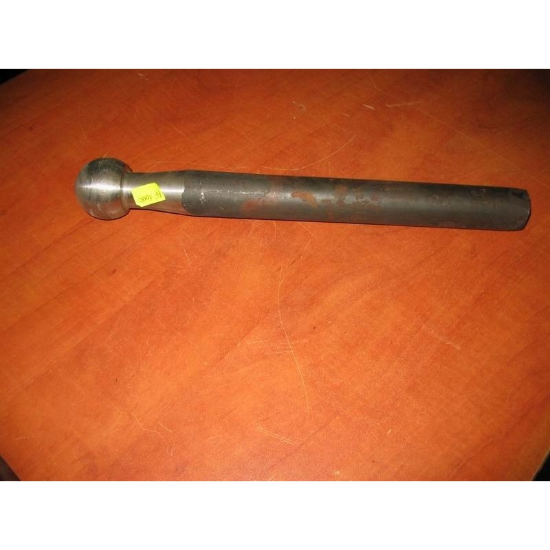 Ball bar hitch securing the trailer