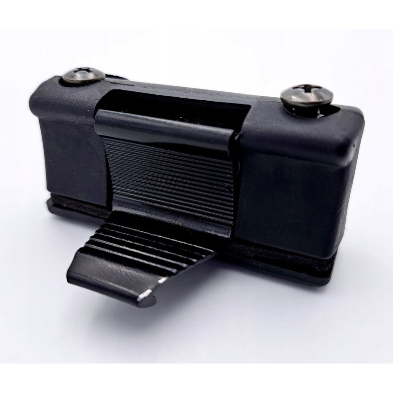 Closing the side window of the heli