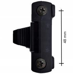 Closing the side window of the heli