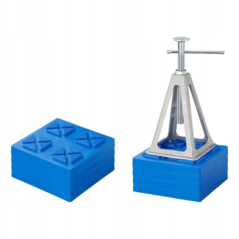 Foot pads under the trailer legs