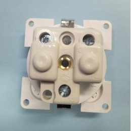 Schuko socket 250v 10 16a with flap, white fawo w