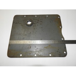 The cover covers the bridge of the forklift truck