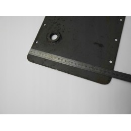 The cover covers the bridge of the forklift truck