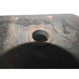 The cover covers the bridge of the forklift truck