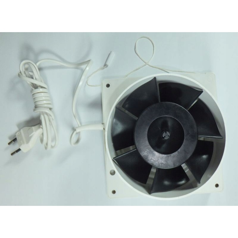 Exhaust fan 230 V with a power cord