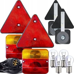 A set of combination lamps for a trailer with a magnet and a triangle