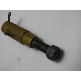 The end of the steering rod is a longitudinal trolley