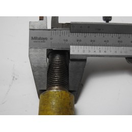 The end of the steering rod is a longitudinal trolley