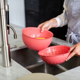 Strainer, colander, 2 liters, coral goat