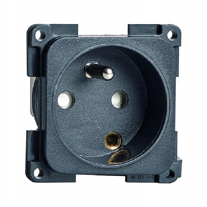 Socket insert with grounding for a 230v camper