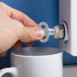 Key for bleeding the radiator