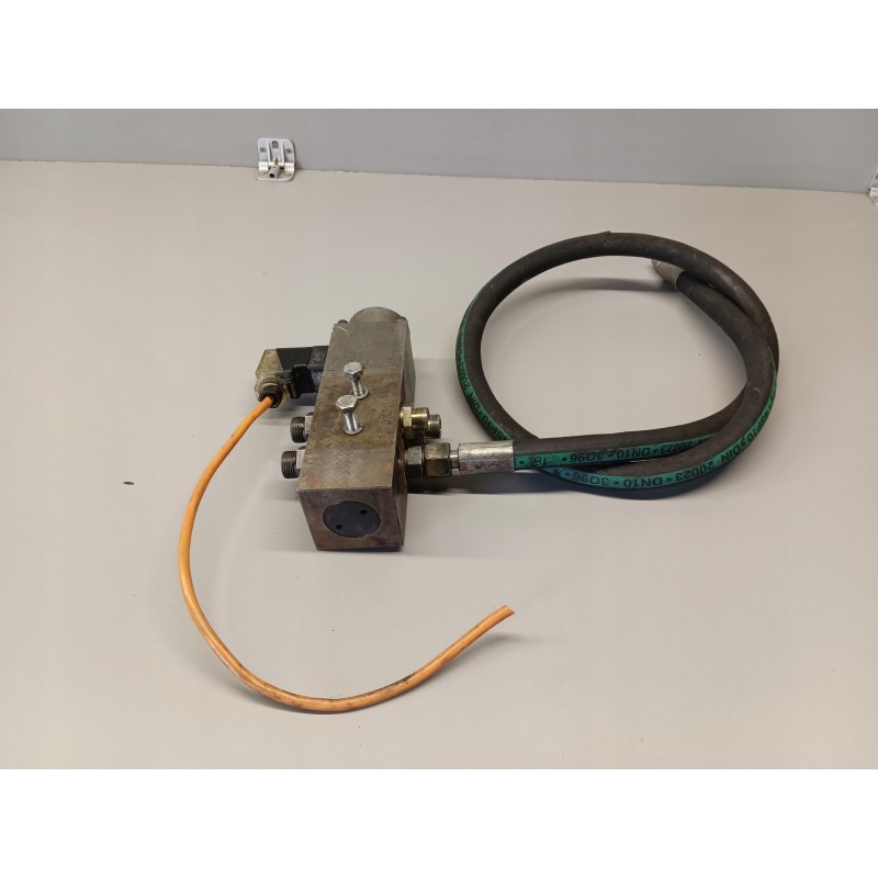 Forklift hydraulic distributor