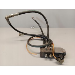 Hydraulic solenoid valve for a forklift