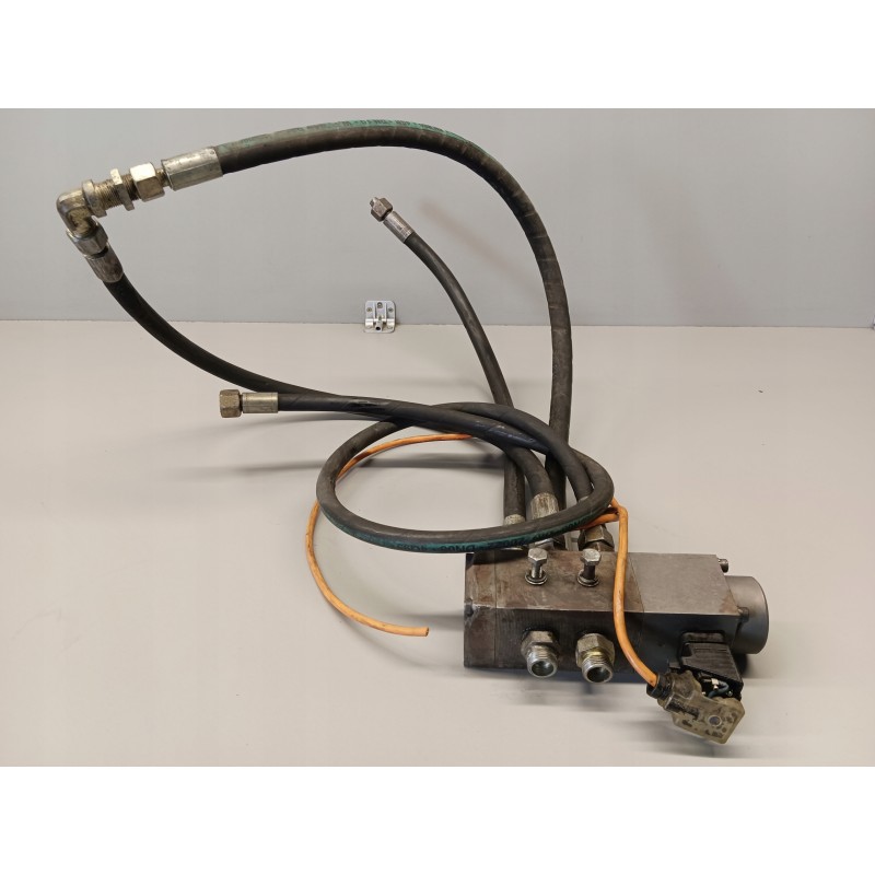 Hydraulic solenoid valve for a forklift