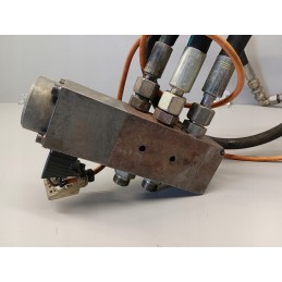 Hydraulic solenoid valve for a forklift