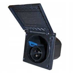 230 v cee 17 socket powering the black favo