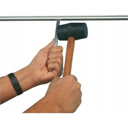 The device removes deformations of the vestibule strip