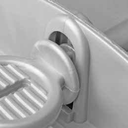 Baseplates for supporting the caravan