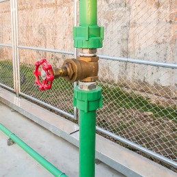 Valve wheel holder hose gate valve holder