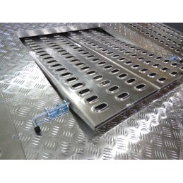 Universal locking latch for trailer trailers