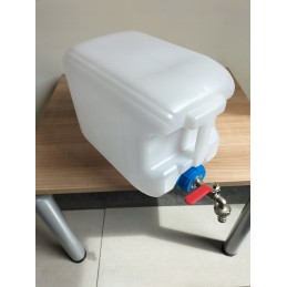 Banka canister, 10l water container with a tap in the cap