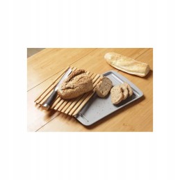 Brunner cutting board - a place for crumbs