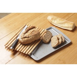 Brunner cutting board - a place for crumbs