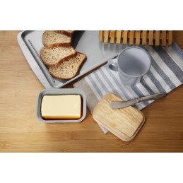 Brunner cutting board - a place for crumbs