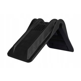 Corners securing the tow truck's transport belts