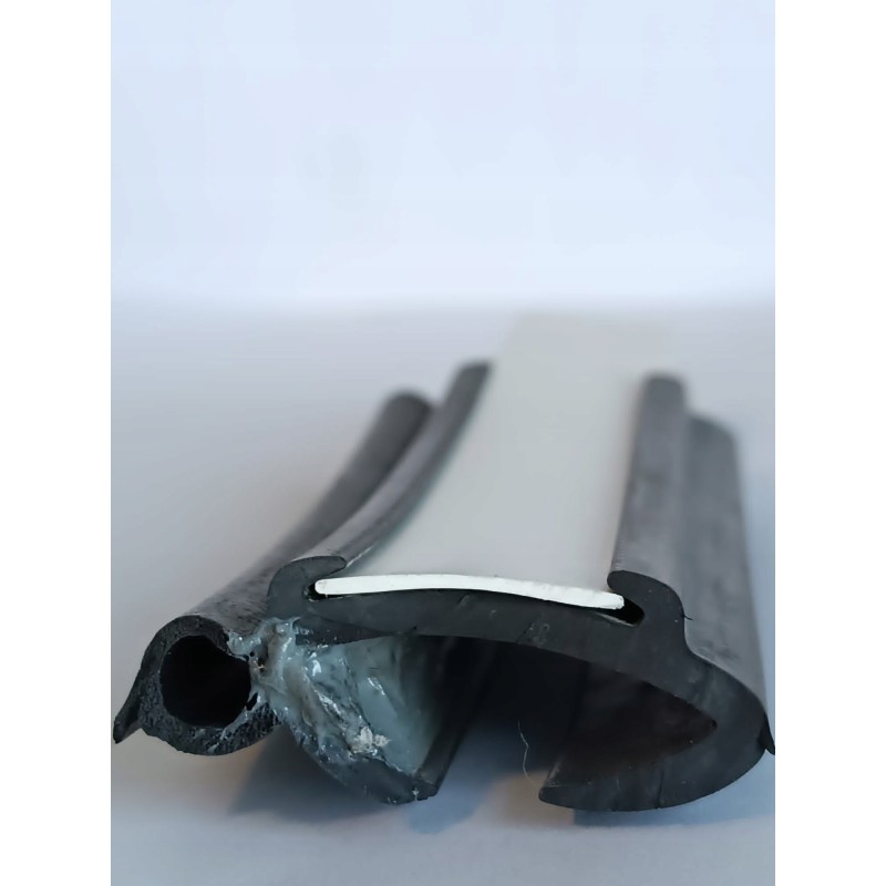 Window seal for Western caravans with a 1m wedge