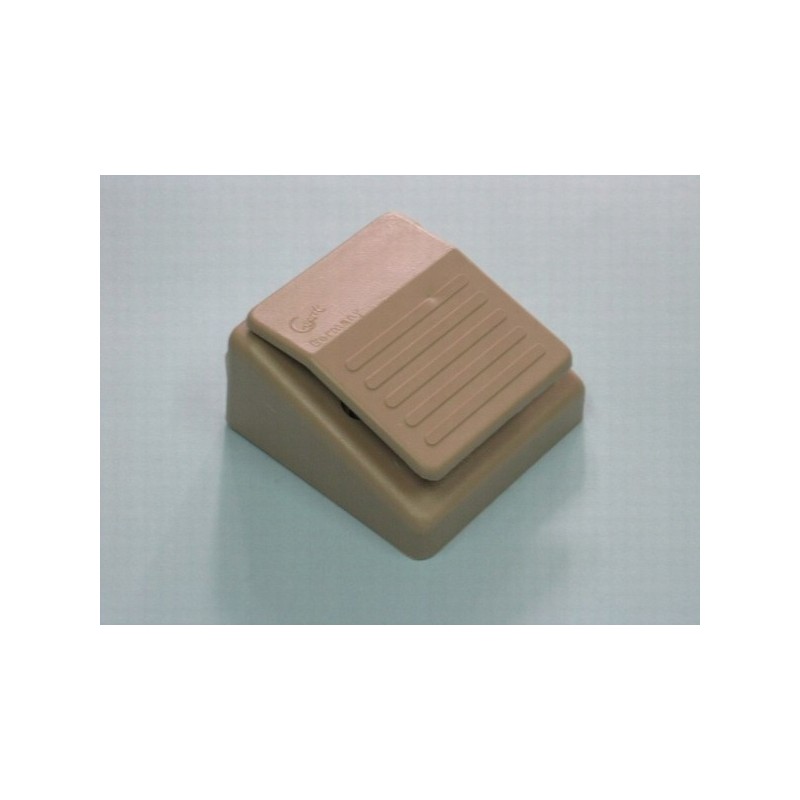 Foot switch for the water pump of a camper trailer