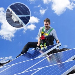 Mounting corner holders for solar panels