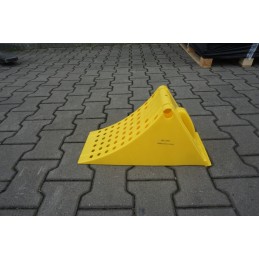 A wheel chock for securing the car wheel