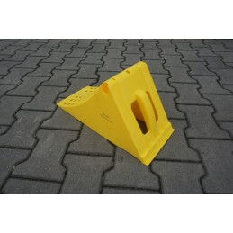 A wheel chock for securing the car wheel