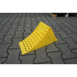 A wheel chock for securing the car wheel