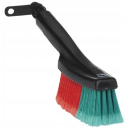 Vikan brush with water flow for washing the car