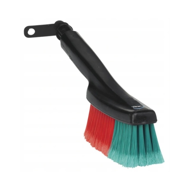 Vikan brush with water flow for washing the car