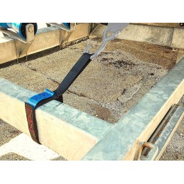 Transport straps securing a set of 4x 30cm motorcycles