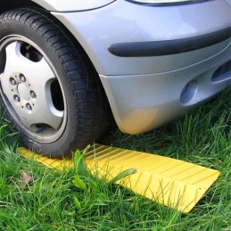 Anti-slip traction mat for wet grass and mud