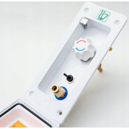 Outdoor water socket with reich shower