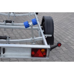 Material boat support 50 for roller boats