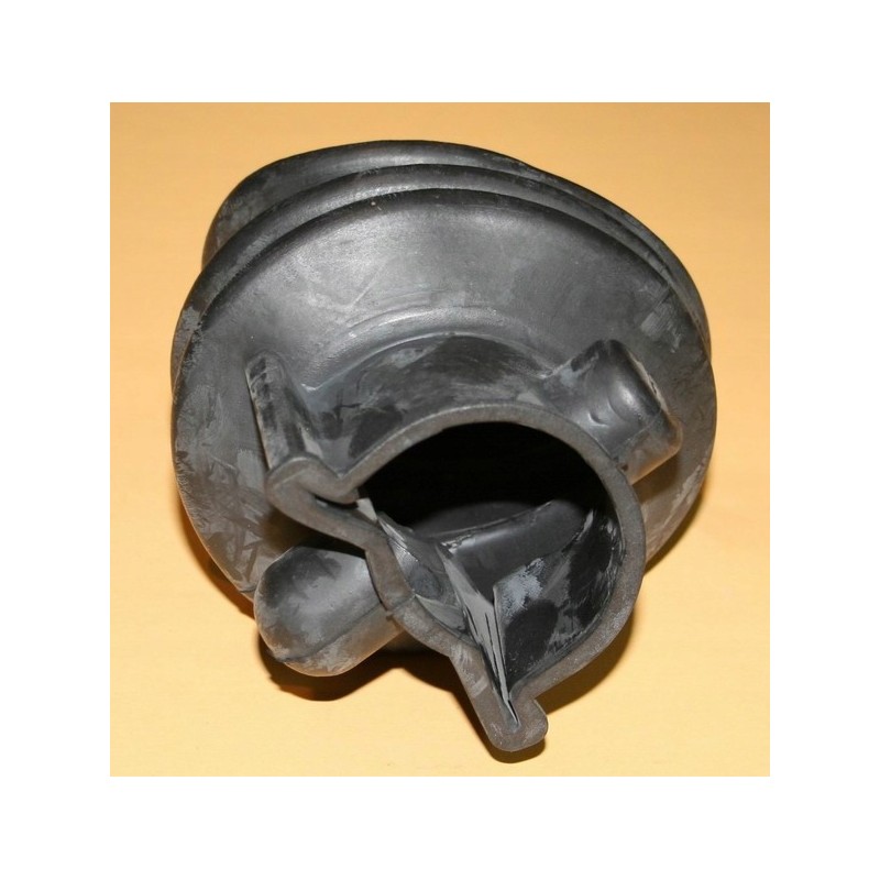 Rubber cover for the installation of unknown trailers