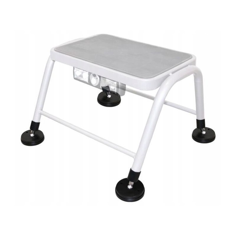 Adjustable foot for the step of the Burton Haba trailer