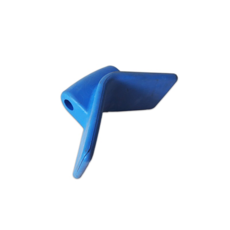 The fender is wide and does not get dirty