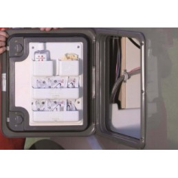 Pocket intercamp wall organizer