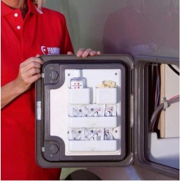 Pocket intercamp wall organizer