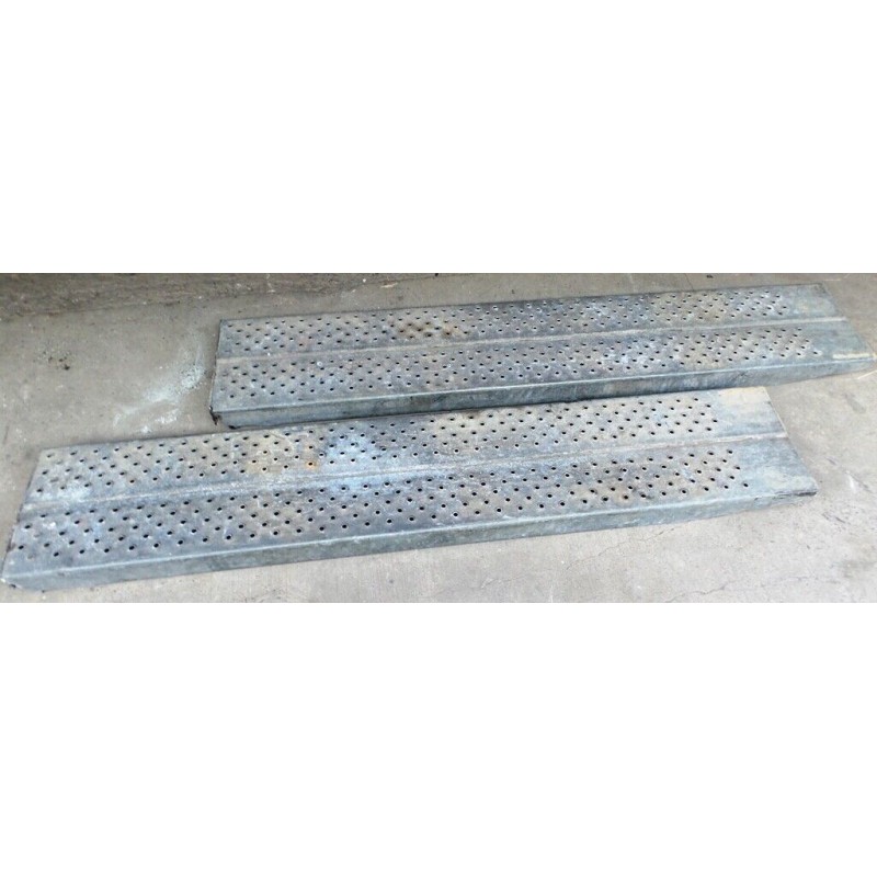 STEEL HEAVY DUTY LOADING RAMPS ,CAN USE FOR VARIOUS TRACTOR LORRIES
